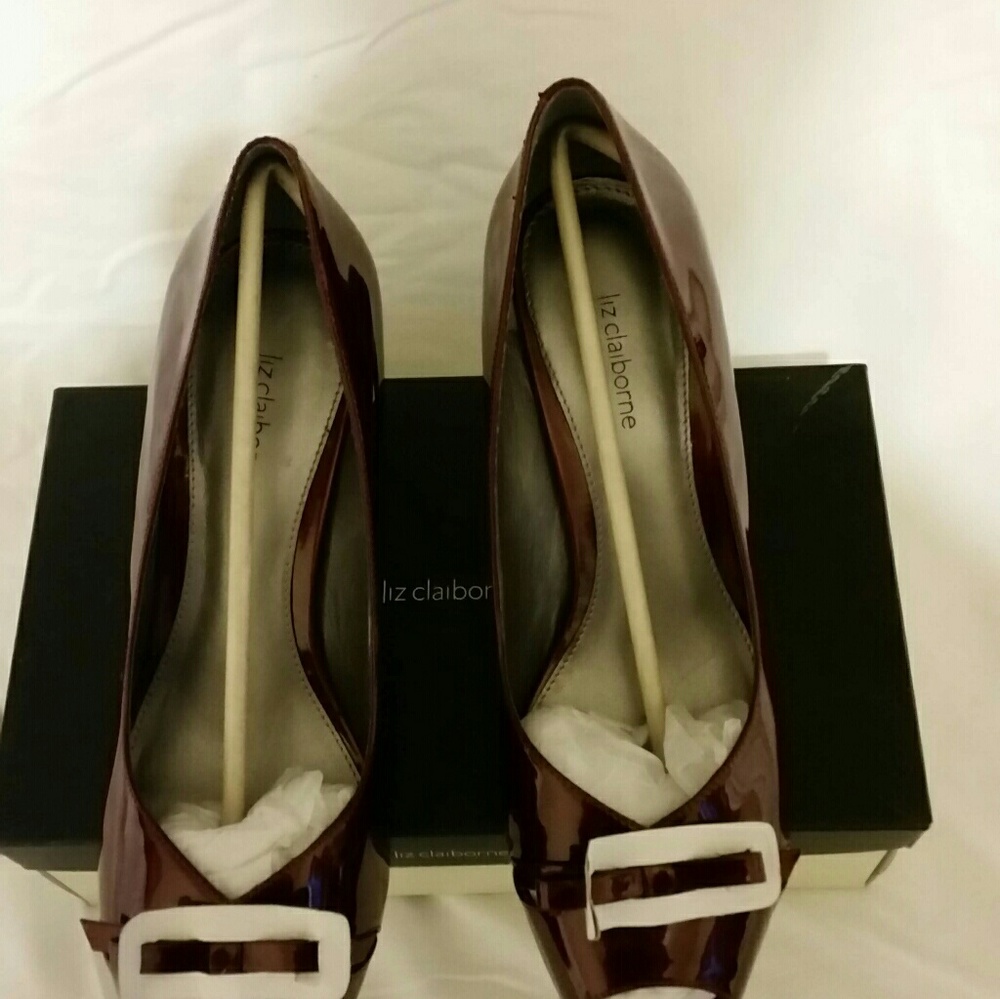 Red Fantasia pump by Liz Claiborne - Picture 4 of 6